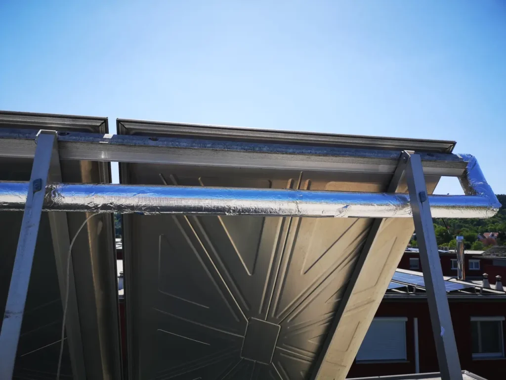 Solarkollektoren auf einem Dach