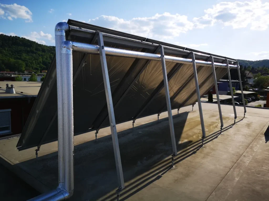 Solarthermie-Anlage auf einem Dach